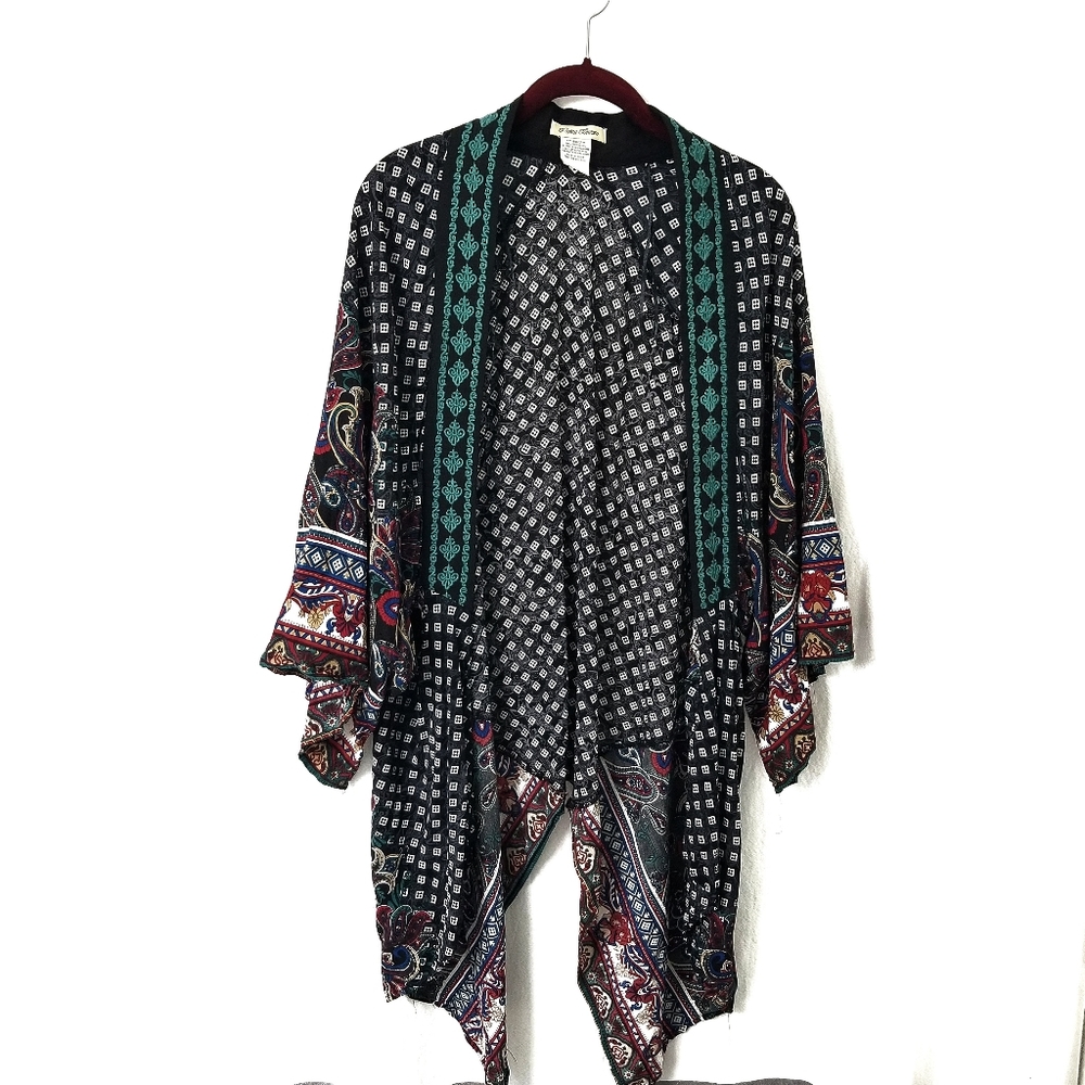 Flying Tomato paisley kimono